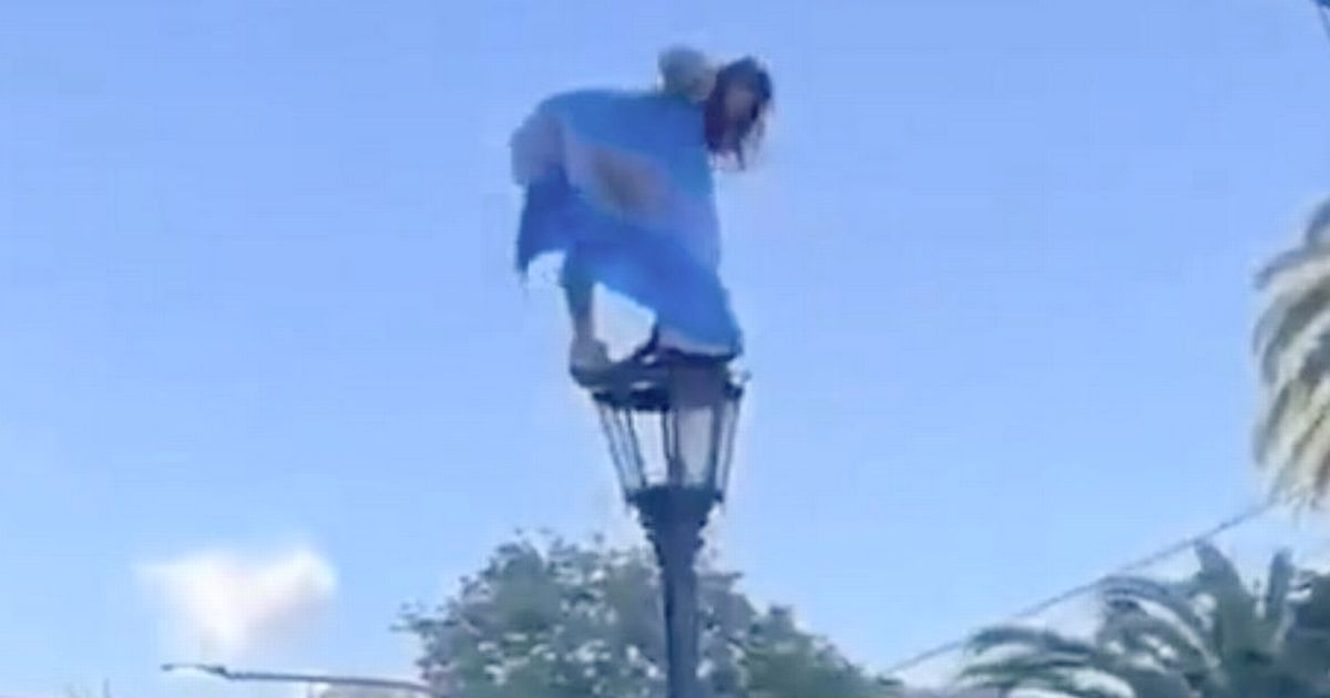 Daring Naked Argentina Fan Gives Fans An Eyeful As She Bends Over On Lamp Post Big Sports News